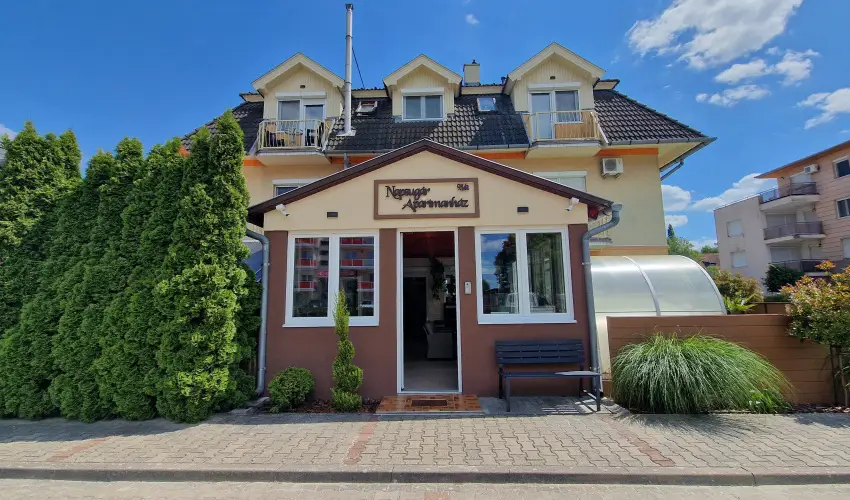 Napsug�r Apartmanh�z Si�fok - P�nk�sd (min. 2 �j)