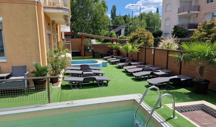 Napsug�r Apartmanh�z Si�fok - P�nk�sd (min. 2 �j)