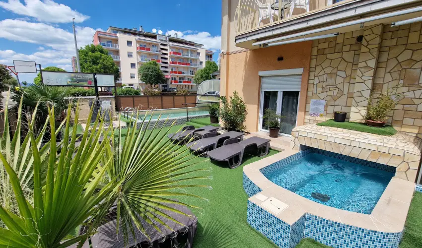 Napsug�r Apartmanh�z Si�fok - P�nk�sd (min. 2 �j)