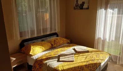 Napsug�r Apartmanh�z Si�fok