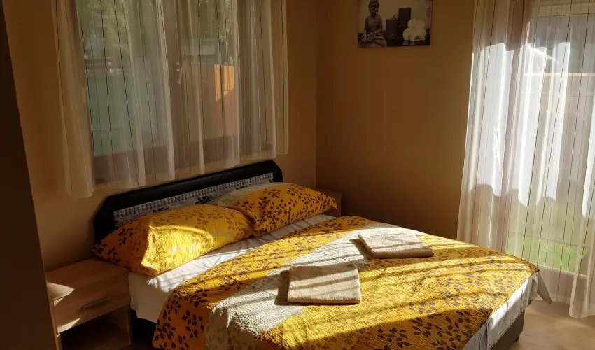 Napsug�r Apartmanh�z Si�fok - P�nk�sd (min. 2 �j)