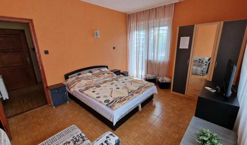 Napsug�r Apartmanh�z Si�fok - P�nk�sd (min. 2 �j)