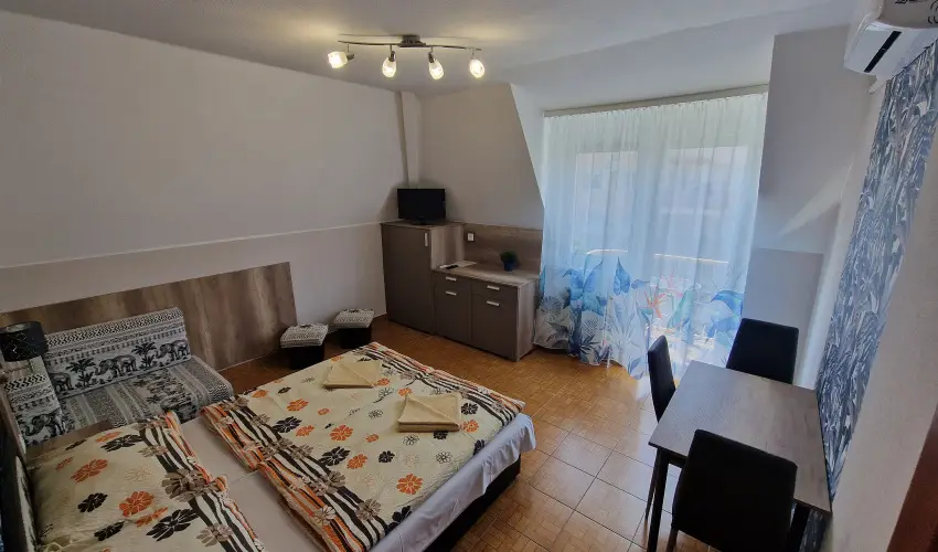 Napsug�r Apartmanh�z Si�fok - P�nk�sd (min. 2 �j)