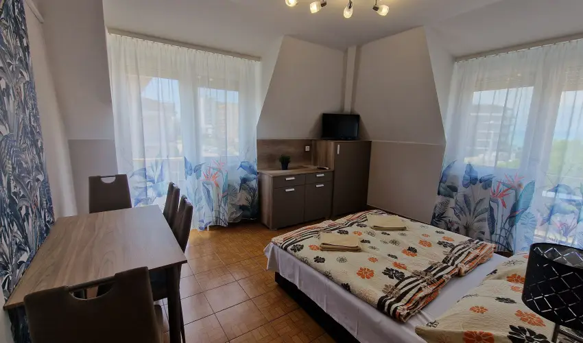 Napsug�r Apartmanh�z Si�fok - P�nk�sd (min. 2 �j)