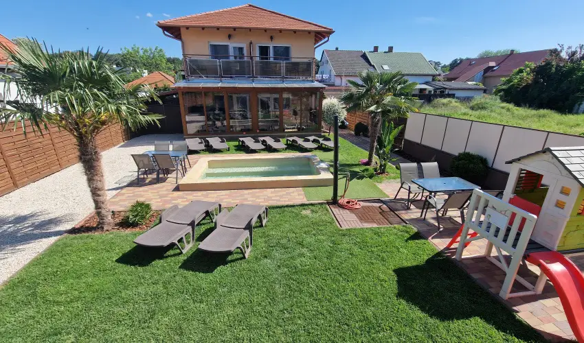 Napsug�r Villa B Si�fok - P�nk�sd (min. 2 �j)