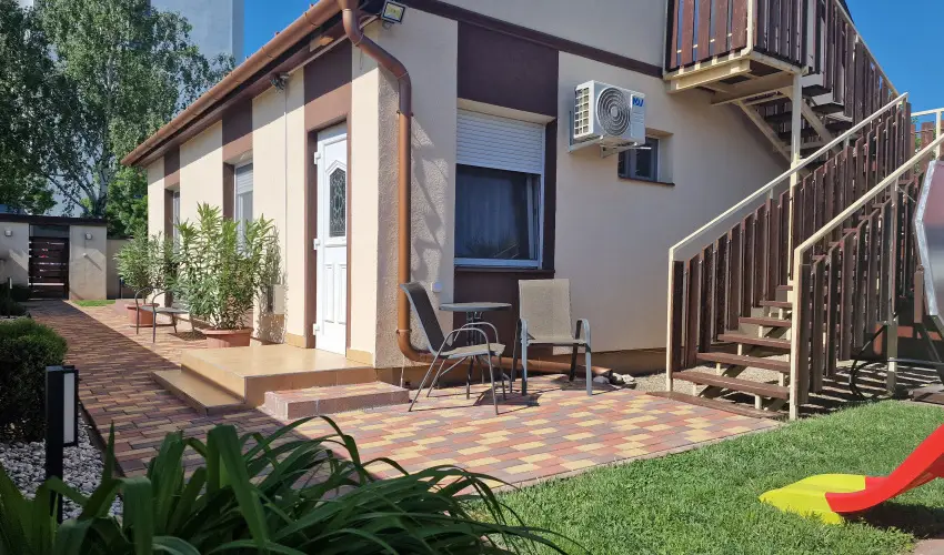 Napsug�r Villa A Si�fok - P�nk�sd (min. 2 �j)