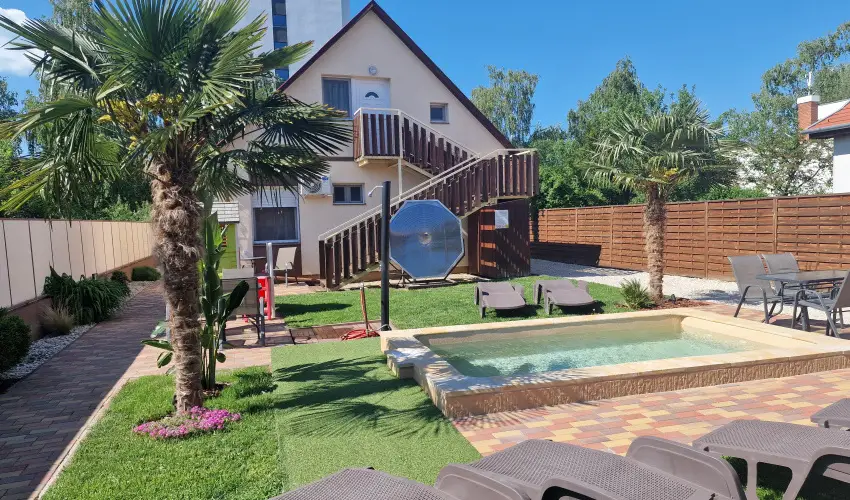 Napsug�r Villa A Si�fok - P�nk�sd (min. 2 �j)