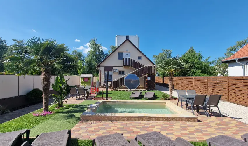 Napsug�r Villa A Si�fok - P�nk�sd (min. 2 �j)