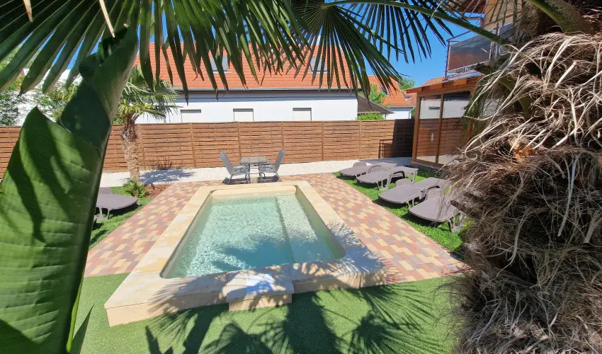 Napsug�r Villa A Si�fok - P�nk�sd (min. 2 �j)