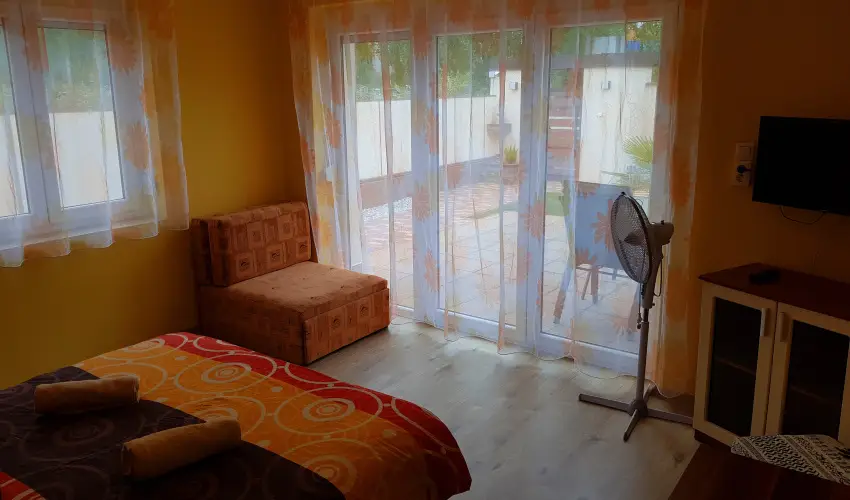 Napsug�r Villa A Si�fok - P�nk�sd (min. 2 �j)