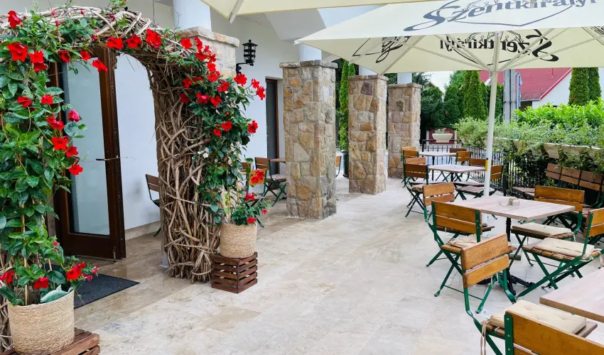 reg Halsz tterem s Fogad Tt - Pnksd 