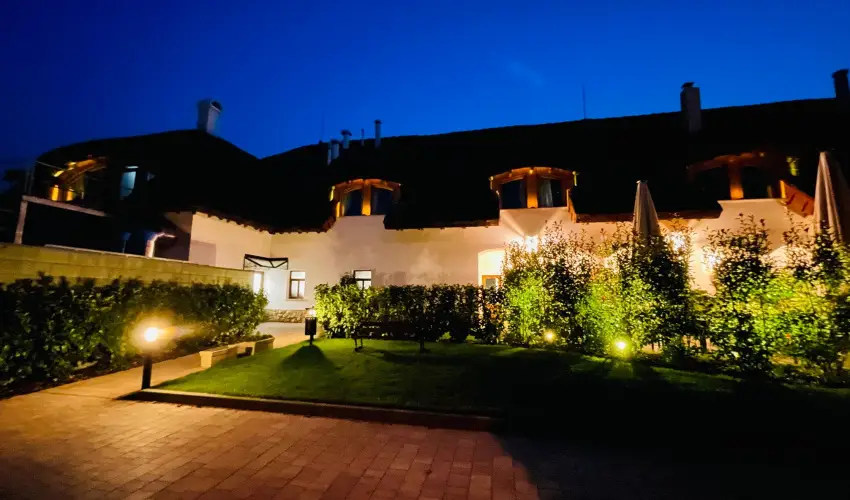 reg Halsz tterem s Fogad Tt - Pnksd 