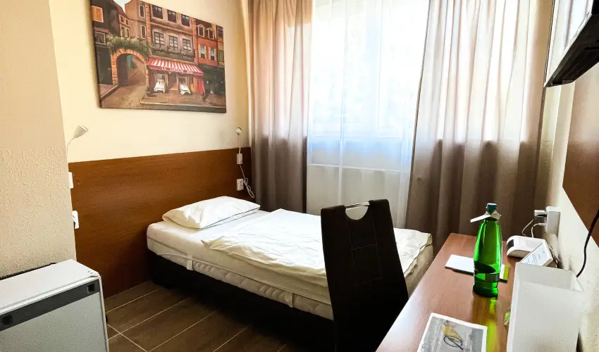 reg-t Hotel Tata - Pnksd