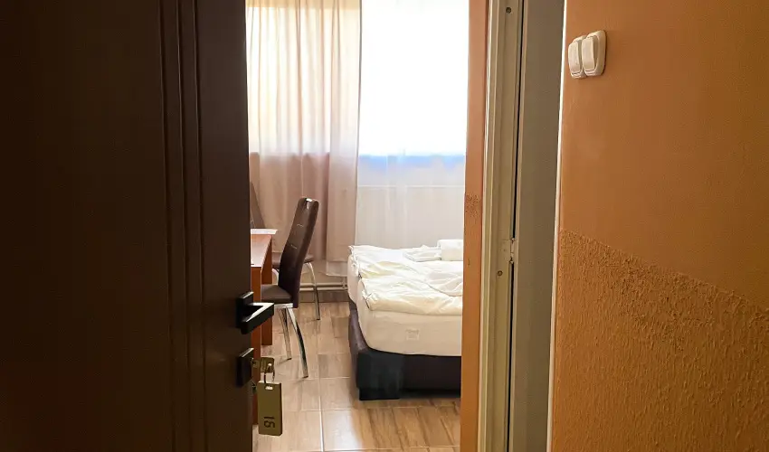 reg-t Hotel Tata - Pnksd