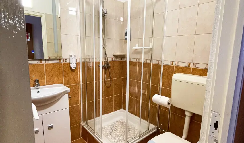 reg-t Hotel Tata - Pnksd