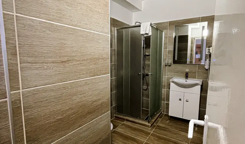 reg-t Hotel Tata - Pnksd