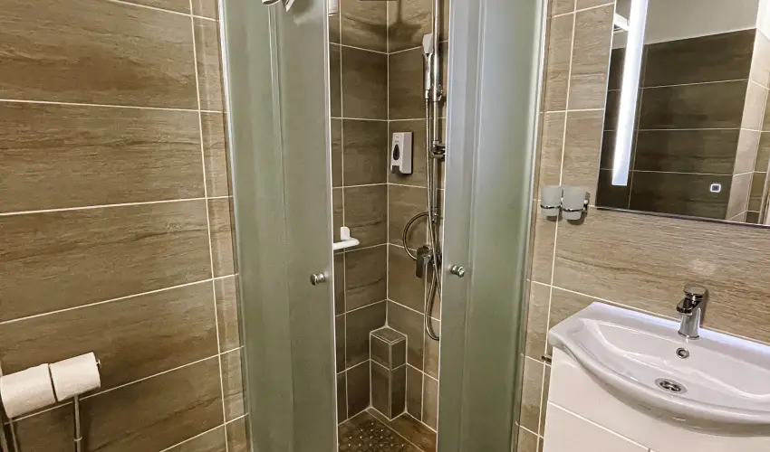 reg-t Hotel Tata - Pnksd