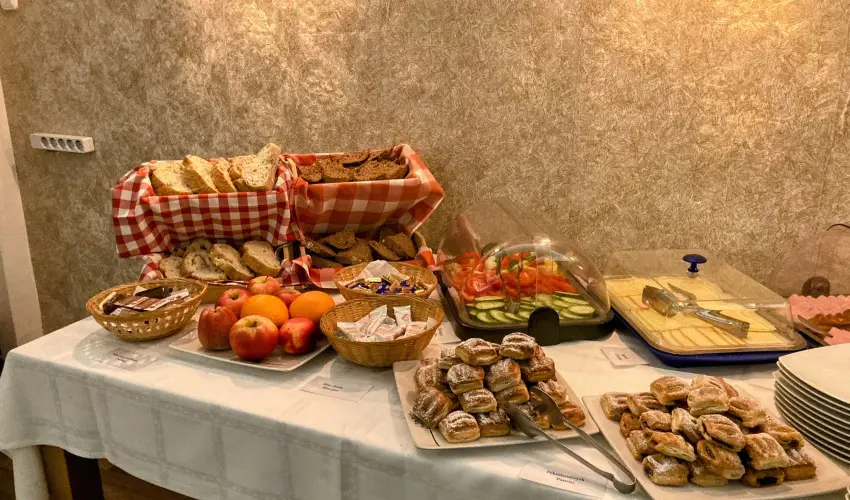 reg-t Hotel Tata - Pnksd