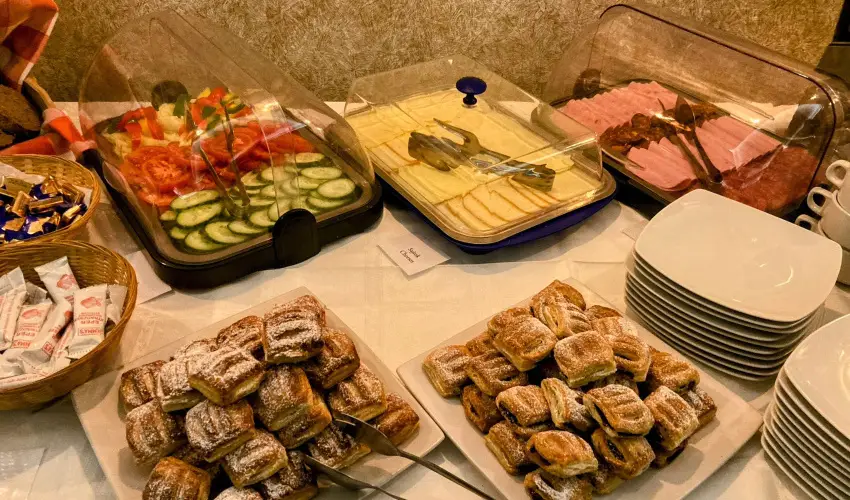 reg-t Hotel Tata - Pnksd