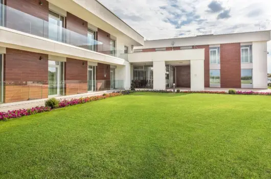 Outlet Hotel Polgr - Pnksd 
