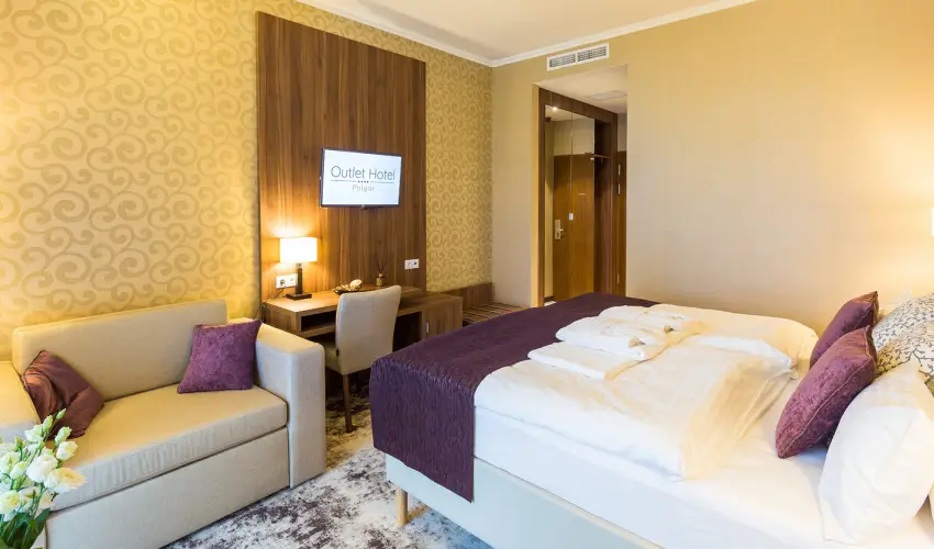 Outlet Hotel Polgr Polgr - Pnksd 