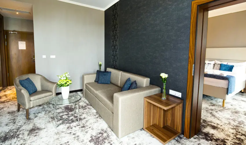 Outlet Hotel Polgr Polgr - Pnksd 