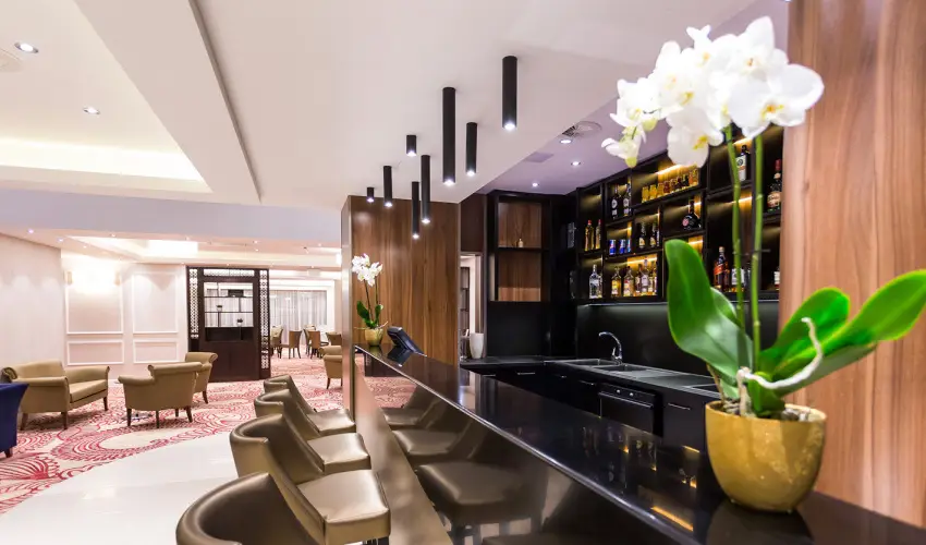 Outlet Hotel Polgr Polgr - Pnksd 