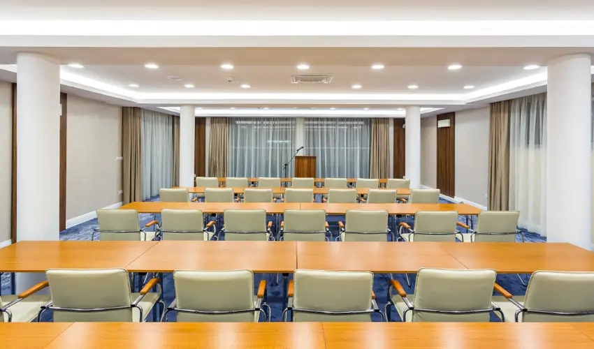 Outlet Hotel Polgr Polgr - Pnksd 