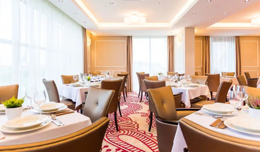 Outlet Hotel Polgr Polgr - Pnksd 