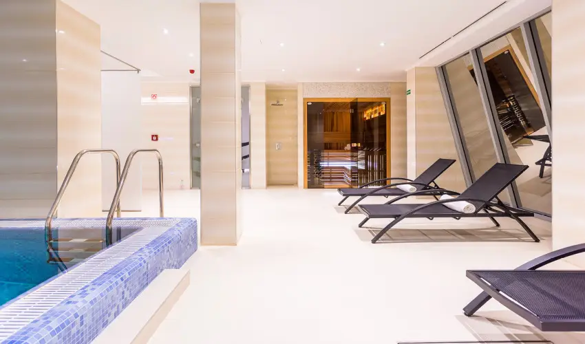 Outlet Hotel Polgr Polgr - Pnksd 