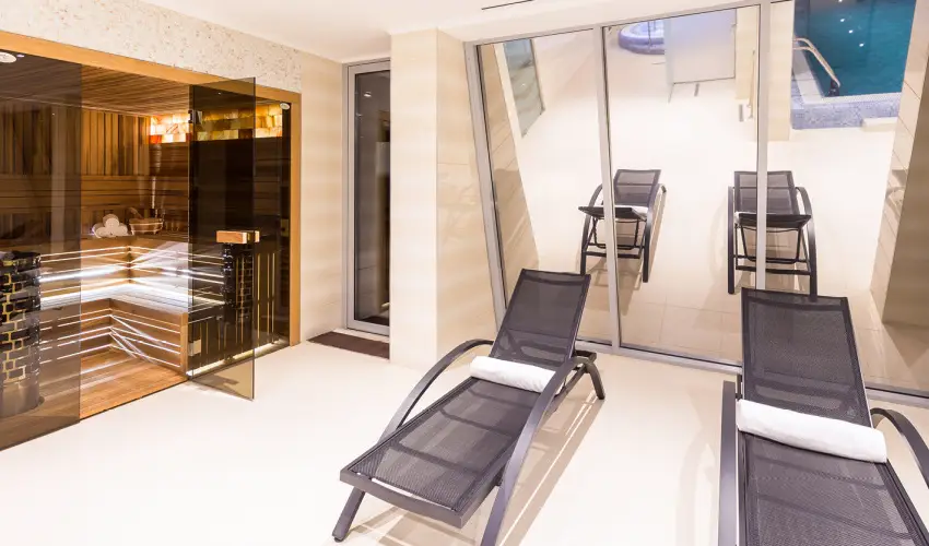 Outlet Hotel Polgr Polgr - Pnksd 