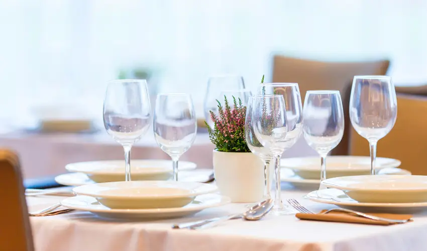 Outlet Hotel Polgr Polgr - Pnksd 