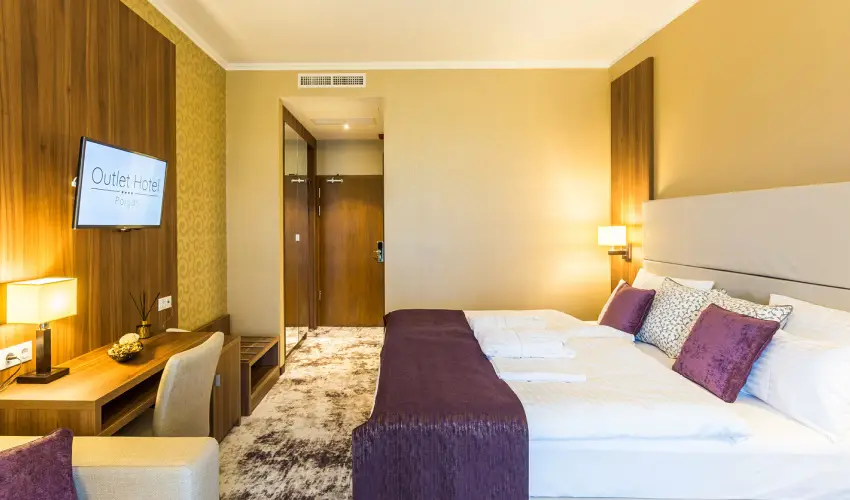 Outlet Hotel Polgr Polgr - Pnksd 