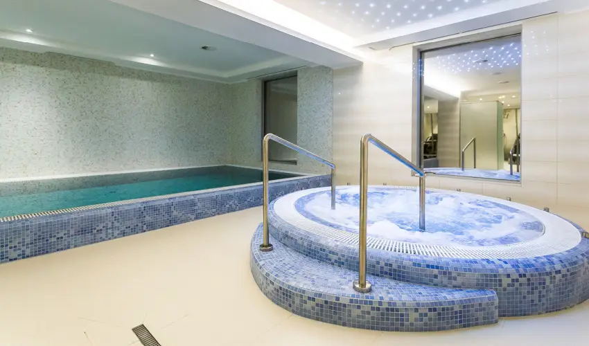 Outlet Hotel Polgr Polgr - Pnksd 