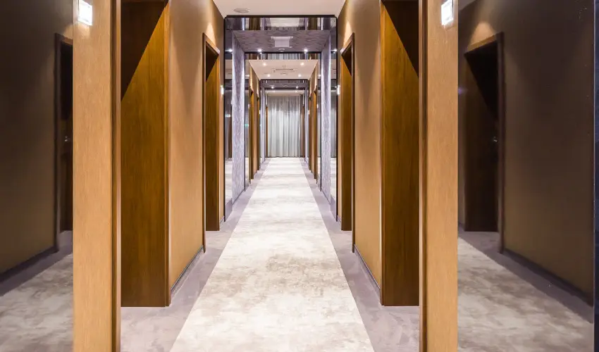 Outlet Hotel Polgr Polgr - Pnksd 