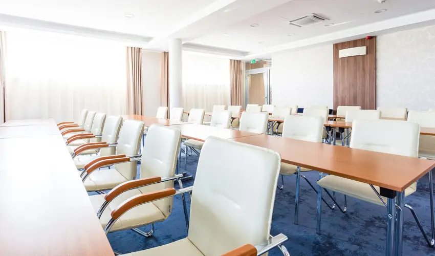 Outlet Hotel Polgr Polgr - Pnksd 