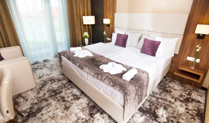 Outlet Hotel Polgr Polgr - Pnksd 