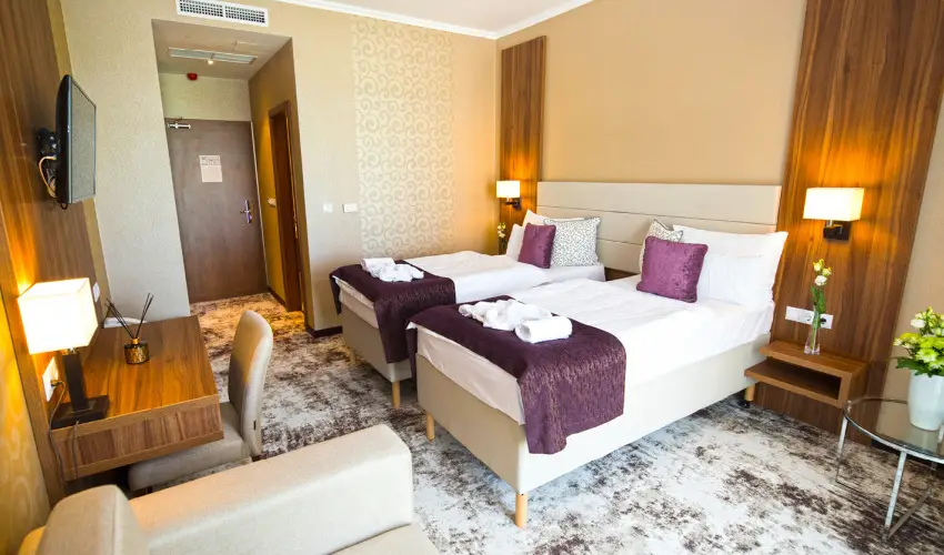 Outlet Hotel Polgr Polgr - Pnksd 