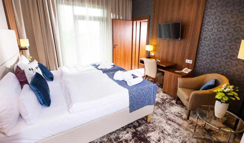 Outlet Hotel Polgr Polgr - Pnksd 