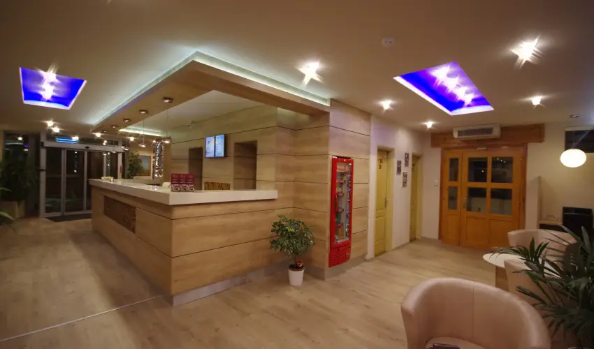 Hotel Vad�szk�rt Sz�kesfeh�rv�r - P�nk�sd