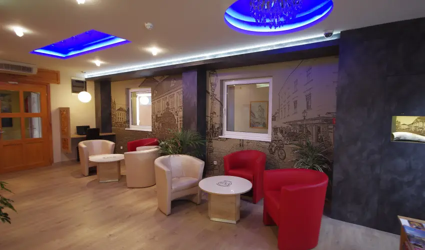 Hotel Vad�szk�rt Sz�kesfeh�rv�r - P�nk�sd