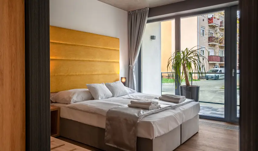 R31 Residence Srvr - Pnksd (min. 2 j)