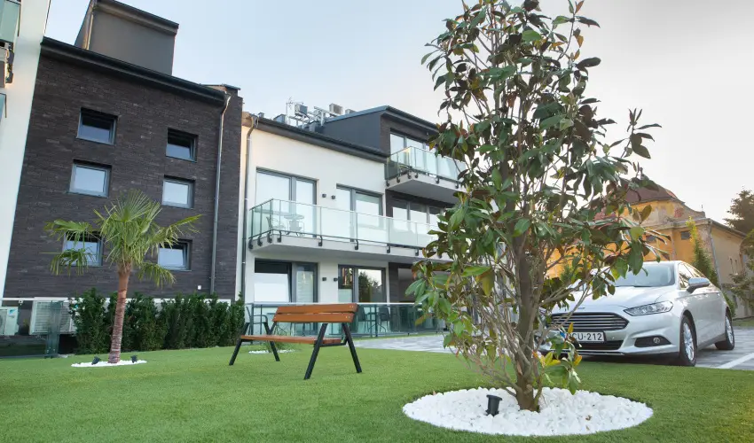 R31 Residence Srvr - Pnksd (min. 2 j)