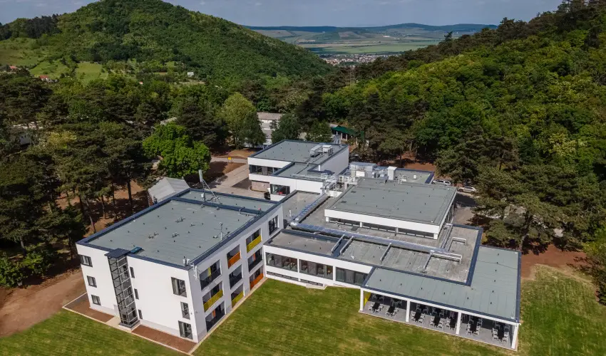 R�k�czi Hotel, T�bor �s Rendezv�nyk�zpont S�toralja�jhely - P�nk�sd