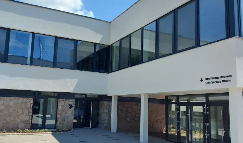 R�k�czi Hotel, T�bor �s Rendezv�nyk�zpont S�toralja�jhely - P�nk�sd