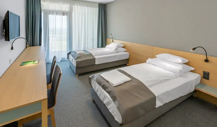 R�k�czi Hotel, T�bor �s Rendezv�nyk�zpont S�toralja�jhely - P�nk�sd