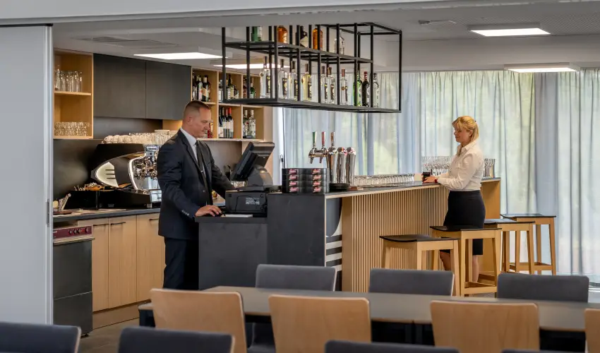 R�k�czi Hotel, T�bor �s Rendezv�nyk�zpont S�toralja�jhely - P�nk�sd