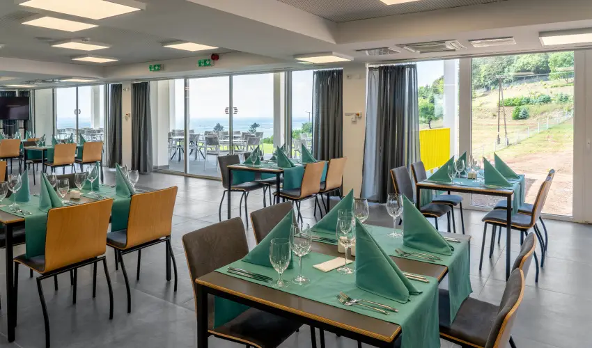 R�k�czi Hotel, T�bor �s Rendezv�nyk�zpont S�toralja�jhely - P�nk�sd