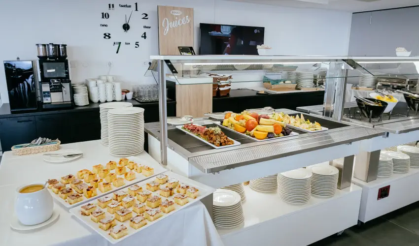 R�k�czi Hotel, T�bor �s Rendezv�nyk�zpont S�toralja�jhely - P�nk�sd