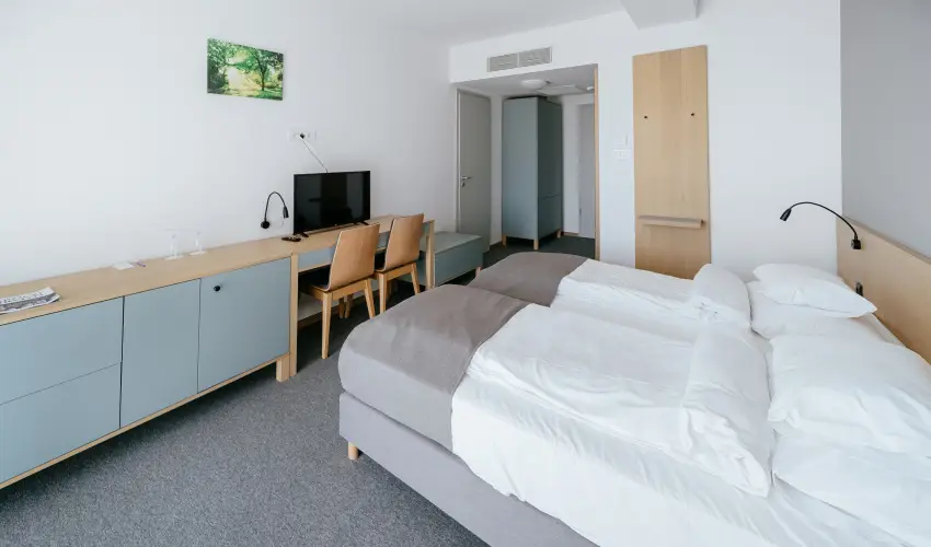 R�k�czi Hotel, T�bor �s Rendezv�nyk�zpont S�toralja�jhely - P�nk�sd